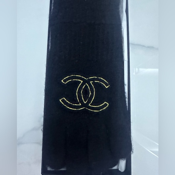 Authentic Chanel cashmere gloves !! One size! NWT - Picture 5 of 9
